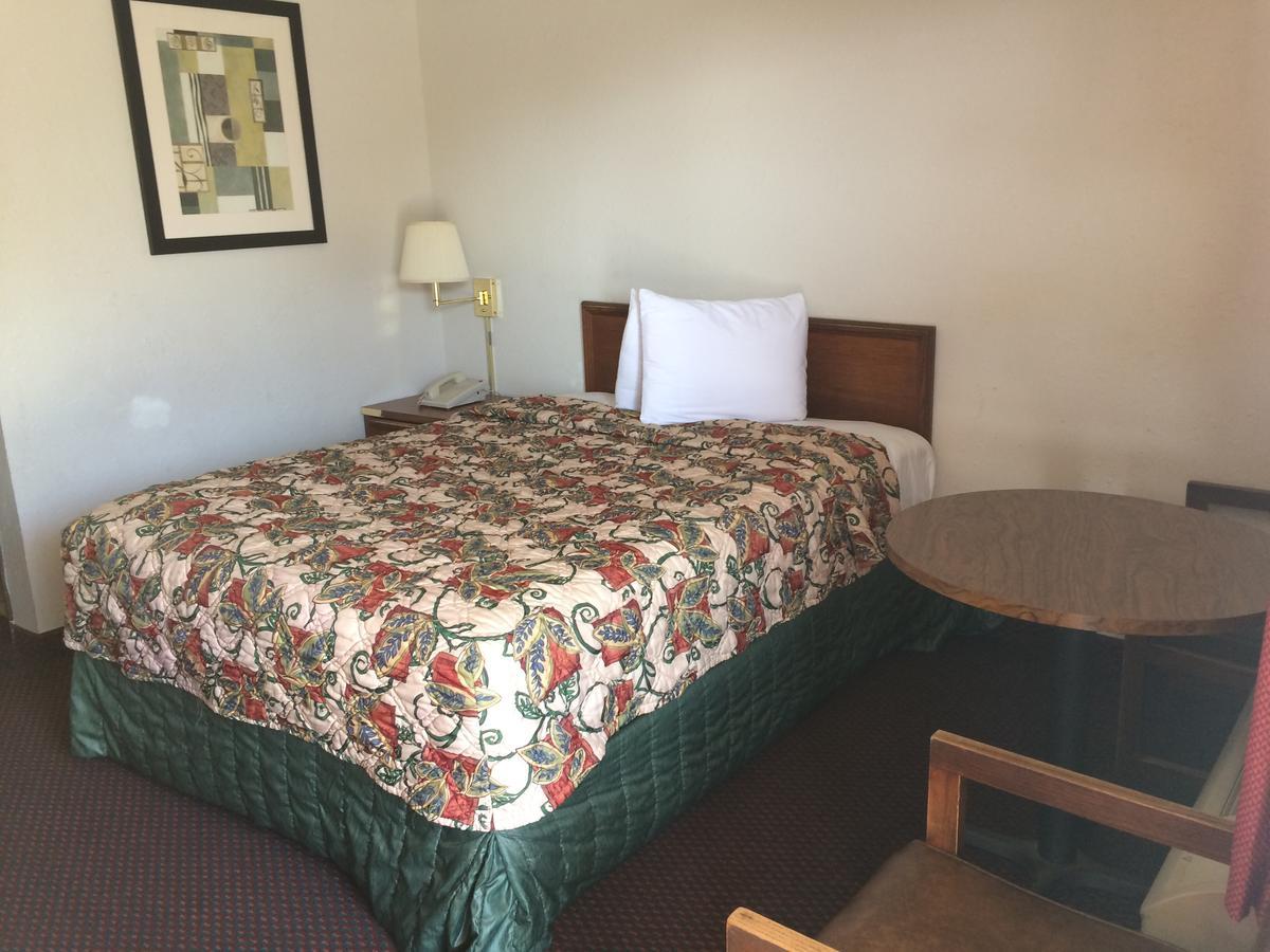 Rexdale Inn Seminole Екстериор снимка