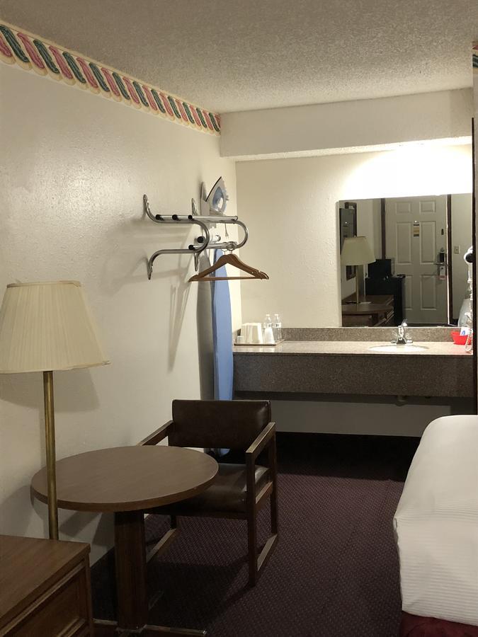 Rexdale Inn Seminole Екстериор снимка