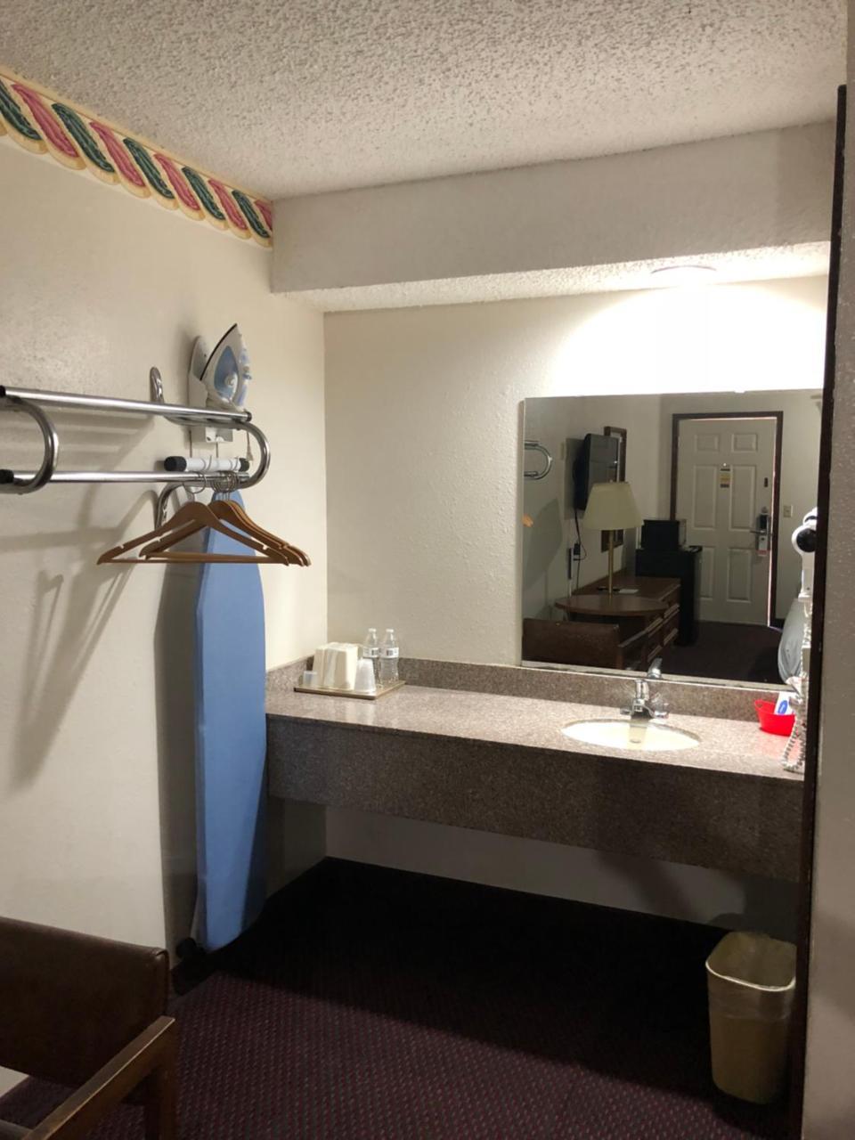 Rexdale Inn Seminole Екстериор снимка